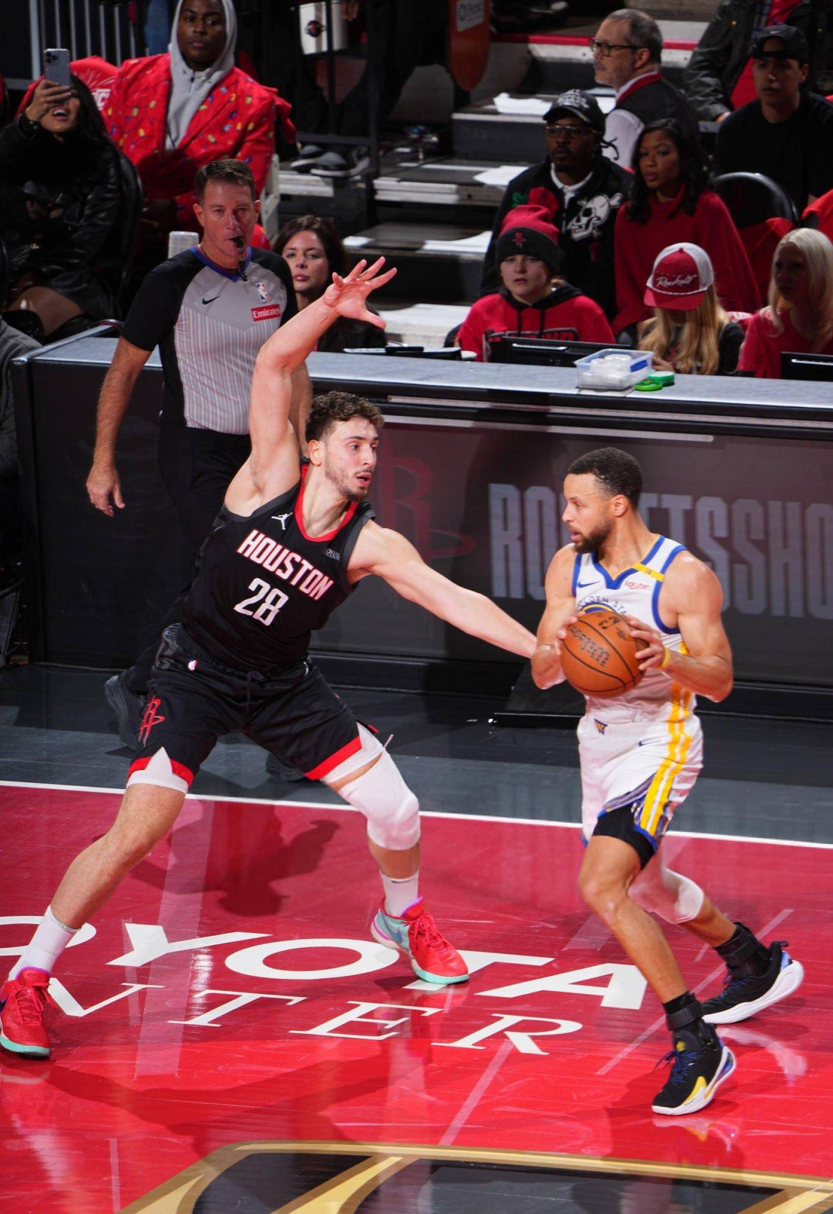 关于NBA球队遭遇连败，教练组寻找突破口的信息