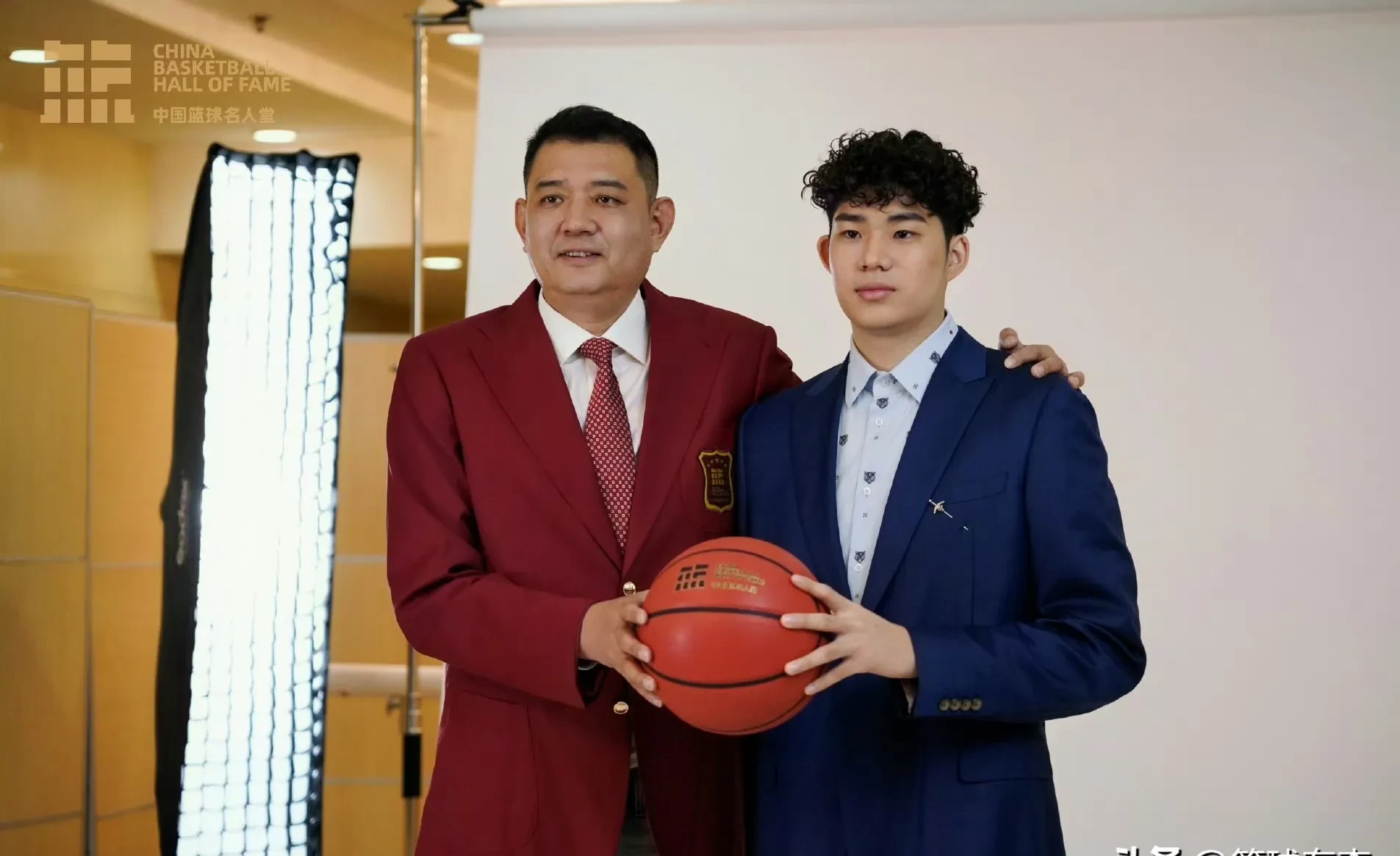 DB game-篮球名人堂迎来新一届入选成员，庄严宣誓