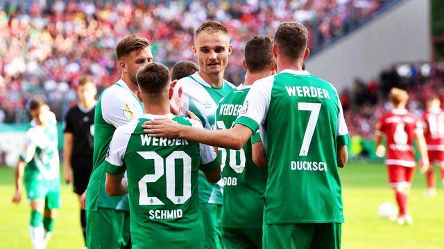 包含不莱梅客场不败，斩获重要分的词条