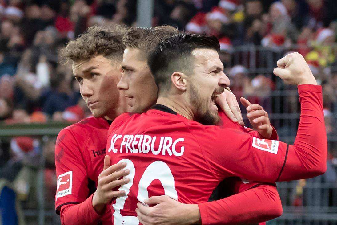 沃尔夫斯堡不败纪录延续，击败汉诺威96保持全胜势头